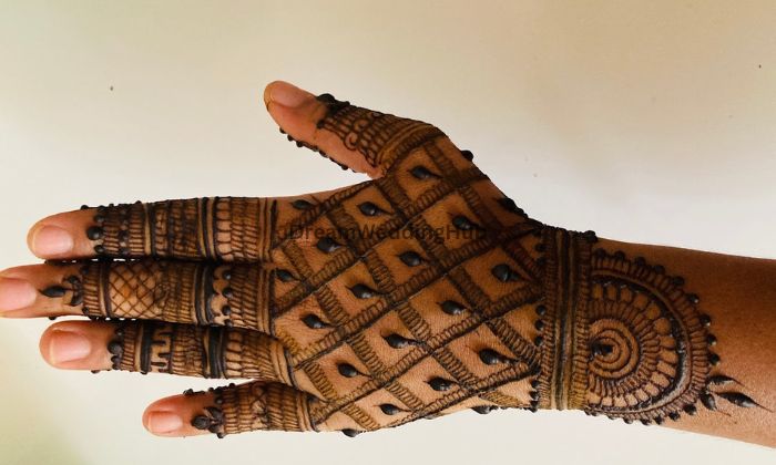 Vandana Mehndi Artist